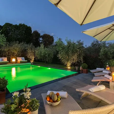 ヴィラ In Tuscany With Panoramic Vineyard Views
