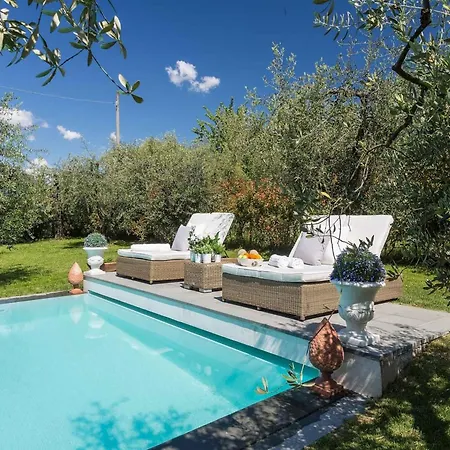 ヴィラ In Tuscany With Panoramic Vineyard Views