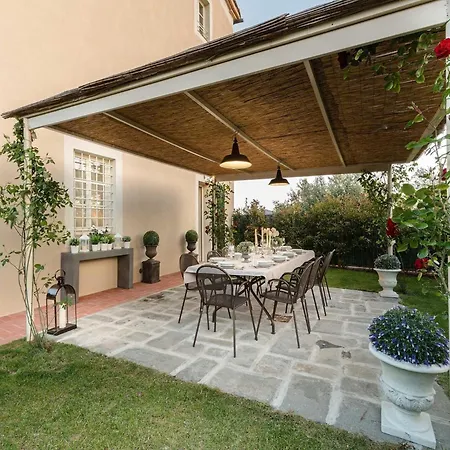 ヴィラ In Tuscany With Panoramic Vineyard Views