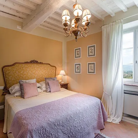 ヴィラ In Tuscany With Panoramic Vineyard Views ルッカ