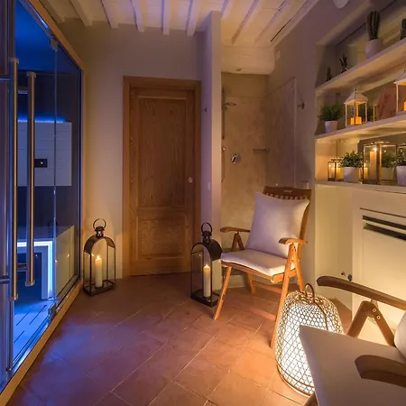 In Tuscany With Panoramic Vineyard Views *