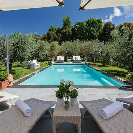 ヴィラ In Tuscany With Panoramic Vineyard Views ルッカ